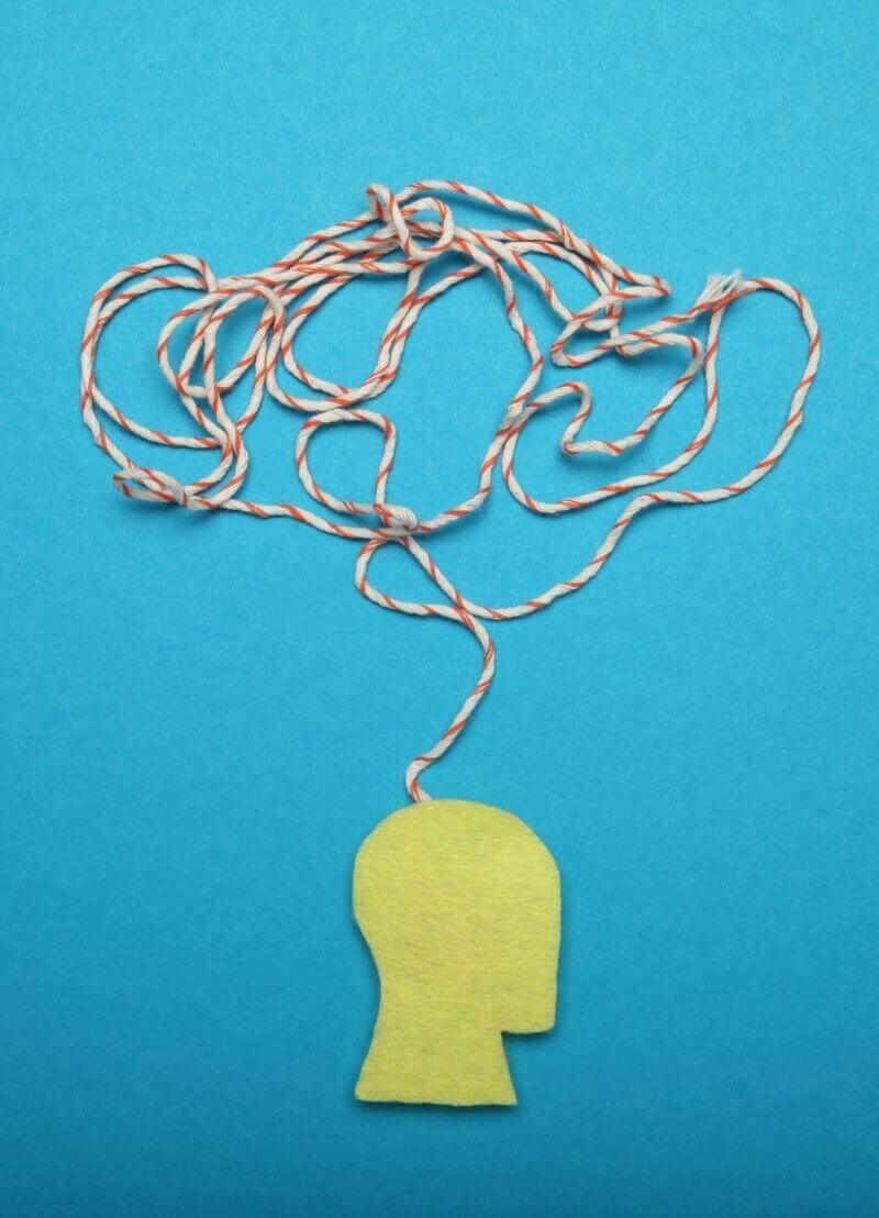 Wat als je elke dag honderden keren je handen moet wassen? Wat als je de deur niet kan uitgaan voordat je het lichtknopje 20 keer hebt aan- en uitgedaan? Wat als je als de dood bent voor bacteriën en elke dag je huis maniakaal moet poetsen? Psycholoog Ernst Koster (UGent) geeft inzicht in de wereld van dwangmatige gedachten en obsessief-compulsieve stoornis.