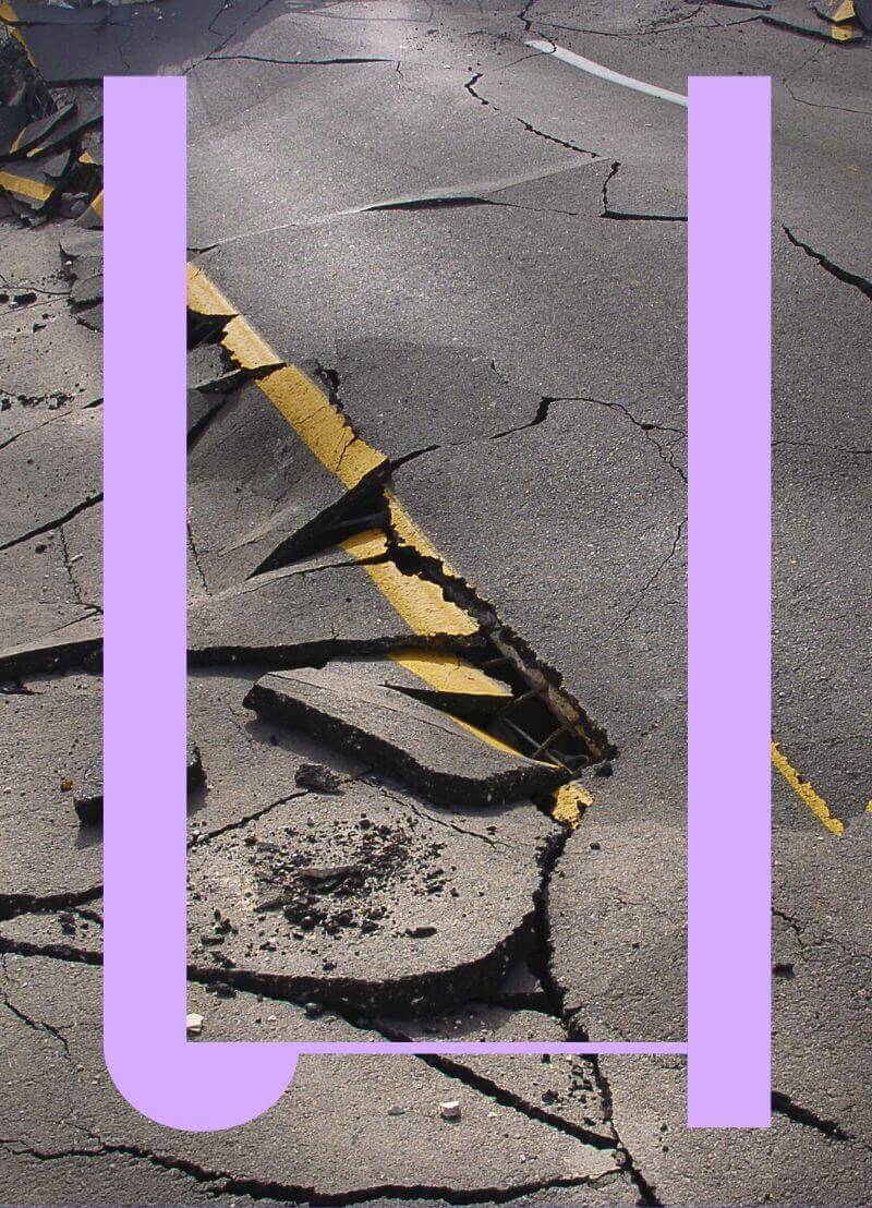 's Morgens wakker worden met het nieuws van een zware aardbeving in Turkije, Japan of Mexico... dat gebeurt wel eens. Maar kan het ook hier gebeuren? Is het gewoon toeval dat dat in ons leven nog niet gebeurd is? En als er ooit een zware aardbeving bij ons plaatsvindt, ligt heel het land dan plat? Hervé Degée test aan de UHasselt uit hoe we appartementsblokken kunnen bouwen die een aardbeving overleven. 