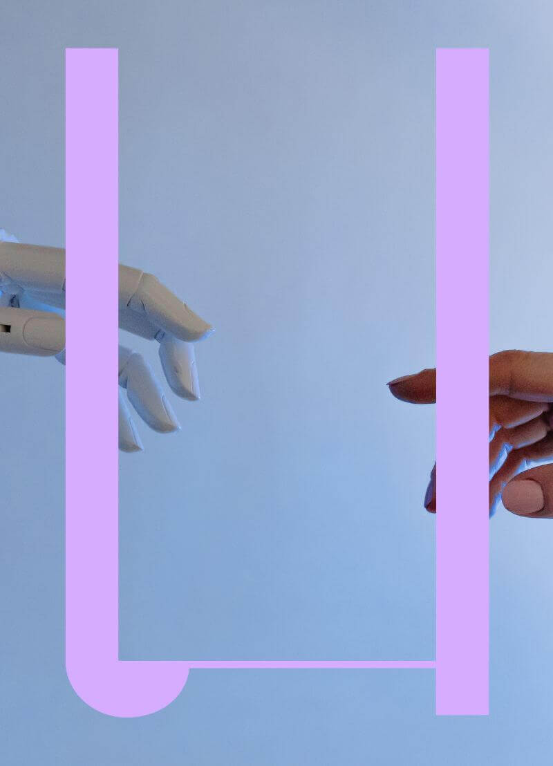 Niemand kan de toekomst voorspellen, ook wetenschappers niet. En toch... Professor Nicky Dries is arbeidspsycholoog aan de KU Leuven en doet binnen het Future of Work Lab onderzoek naar... ja... de toekomst van werk. Samen met bedrijfseconomen, historici, en letterkundigen. Voorspellen van de toekomst lukt hen misschien ook niet, maar ze proberen er alvast wél op voorbereid te zijn. Want wat gaan wij doen als AI zowat al ons werk van ons kan overnemen?