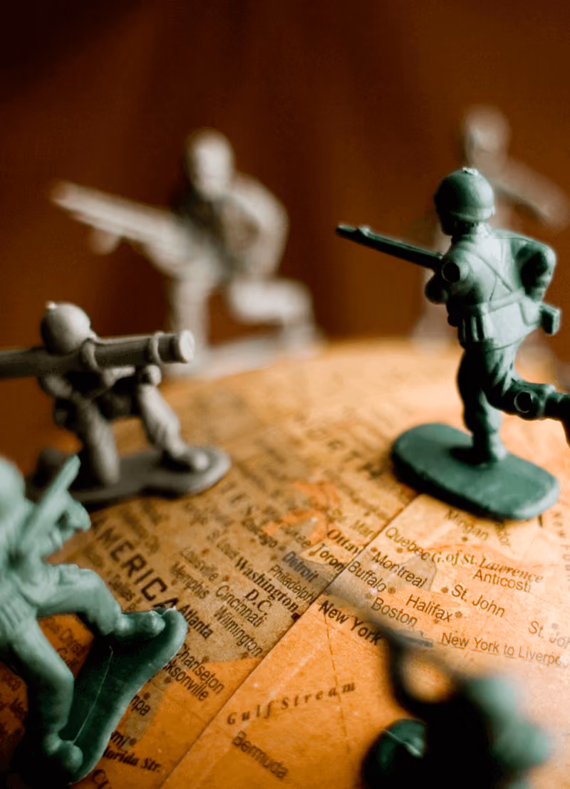 Geschiedenisboeken staan vol met lange oorlogen en heftige veldslagen. Maar vaak zijn die soldaten en burgers helemaal voor niets gesneuveld, want zijn het in the end diplomaten die onderhandelen om een conflict te stoppen. Aan de hand van een bekende case uit de geschiedenis, de Spaanse successieoorlog (geen nood, in de podcast hoor je wat dat is), vertelt rechtshistoricus Frederik Dhondt van de VUB waarom oorlog geen zin heeft.