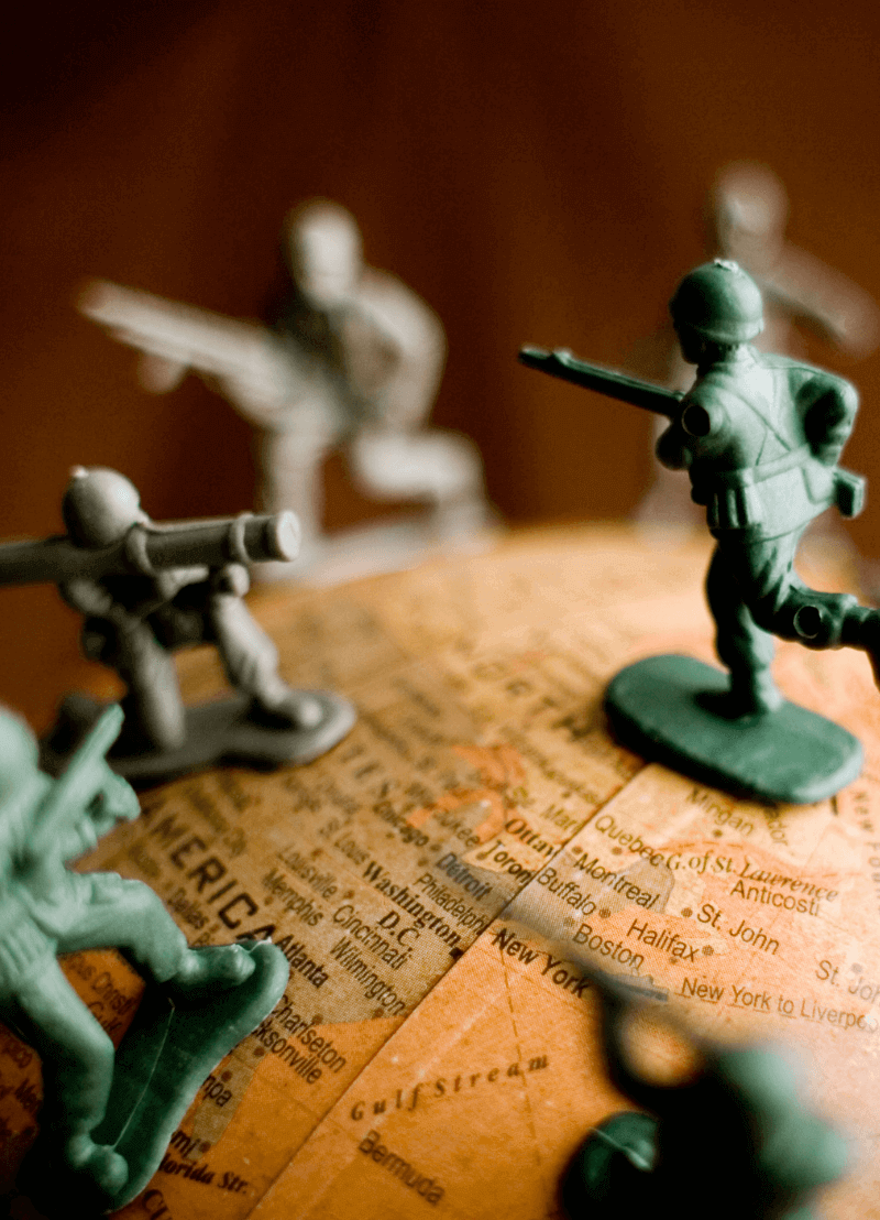 Geschiedenisboeken staan vol met lange oorlogen en heftige veldslagen. Maar vaak zijn die soldaten en burgers helemaal voor niets gesneuveld, want zijn het in the end diplomaten die onderhandelen om een conflict te stoppen. Aan de hand van een bekende case uit de geschiedenis, de Spaanse successieoorlog (geen nood, in de podcast hoor je wat dat is), vertelt rechtshistoricus Frederik Dhondt van de VUB waarom oorlog geen zin heeft.