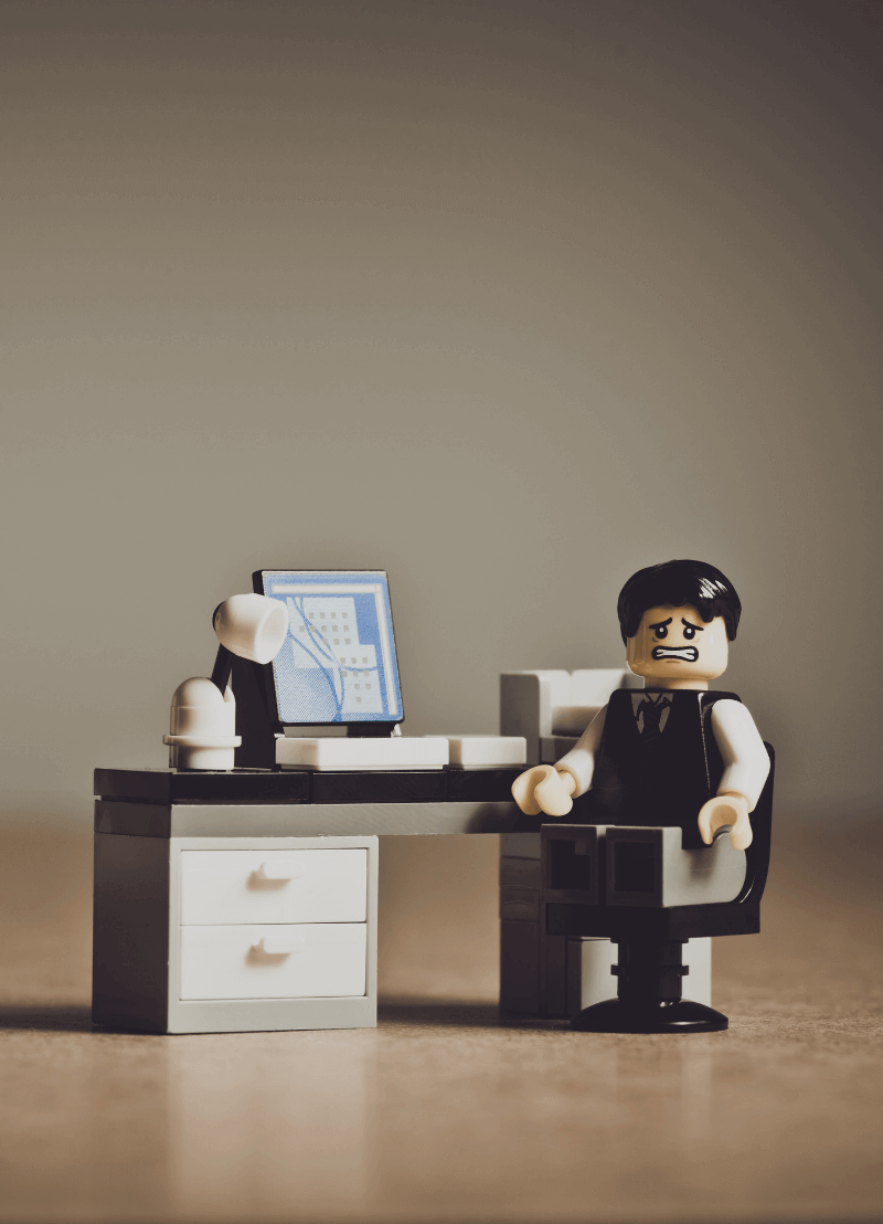 Nadat zijn collega uitviel wegens ziekte, kreeg prof. dr. Pieter Vandekerkhof ietwat onverwacht de kans om professor in de economie te worden. Ondernemend als hij is, greep hij deze kans met beide handen. Hij gelooft rotsvast in soft skills en hoopt door te focussen op de menselijke aspecten het ondernemerslandschap nog productiever te maken. Op de vraag wie volgens hem een Nobelprijs verdient, antwoordt hij Roger Federer of Rafael Nadal, omwille van hun werkethiek en doorzettingsvermogen. Dat hij zelf fanatiek tennis speelt zal daar ook wel voor iets tussen zitten.