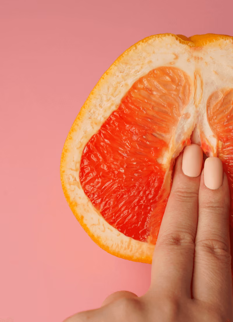In 2020 startte microbiologe Sarah Lebeer samen met haar onderzoeksgroep het project "Isala". Ze ging op zoek naar stalen van vagina's om zo het vrouwelijk microbioom te onderzoeken. En het was een succes! In deze podcast vertelt ze haar onderzoeksresultaten en waarom de vagina eigenlijk niet zoveel verschilt van een potje yoghurt.