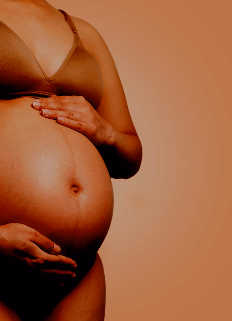 Je hoort de laatste tijd steeds meer over social freezing. Vrouwen die om niet-medische redenen hun eicellen laten weghalen en invriezen. Dr. Julie Nekkebroeck van het Centrum Medische genetica en Brussels IVF, de fertiliteitskliniek van het UZbrussel begeleidt vrouwen tijdens dit proces en weet als geen ander waarom ze er bewust voor kiezen.