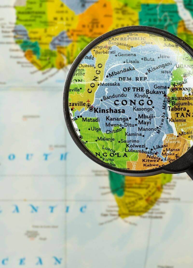 Ons koloniaal verleden blijft de gemoederen beroeren. Kan België ooit goedmaken wat het Congo heeft aangedaan? Of heeft België de Congolezen ook wat goeds bijgebracht? Prof. dr. Henriet Benoît (VUB) wil als historicus geen rechter over het verleden zijn, maar hij wil het verleden in al haar complexiteit helpen uit te leggen. “Want de overlevering van deze geschiedenis, is van cruciaal belang om ook het heden beter te begrijpen.” 