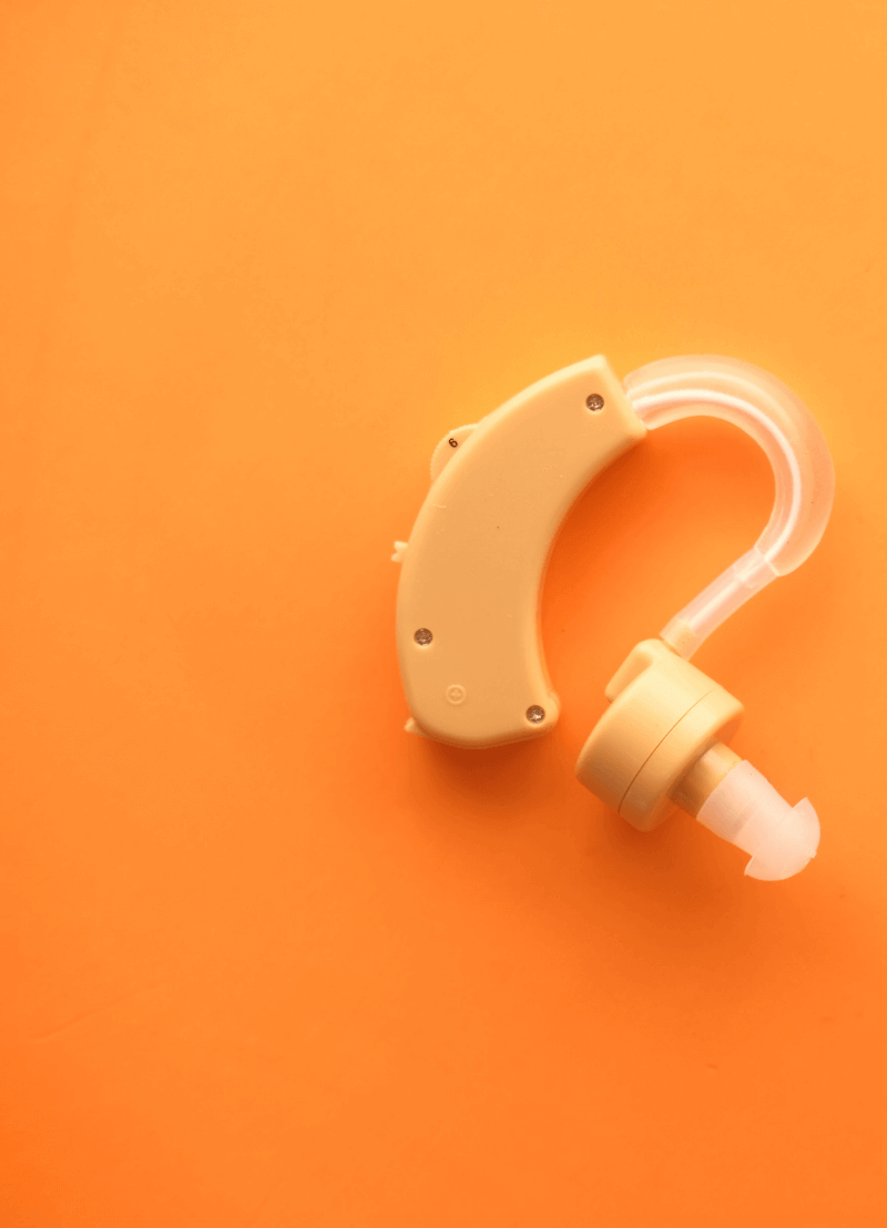 1 op de 5 personen zal later zijn geheugen verliezen en dement worden. Eén van de grootste risicofactoren op dementie is doof zijn en slechter horen. Hoe dat komt, weet Audioloog Hanne Gommeren van UAntwerpen te vertellen in deze podcast. 