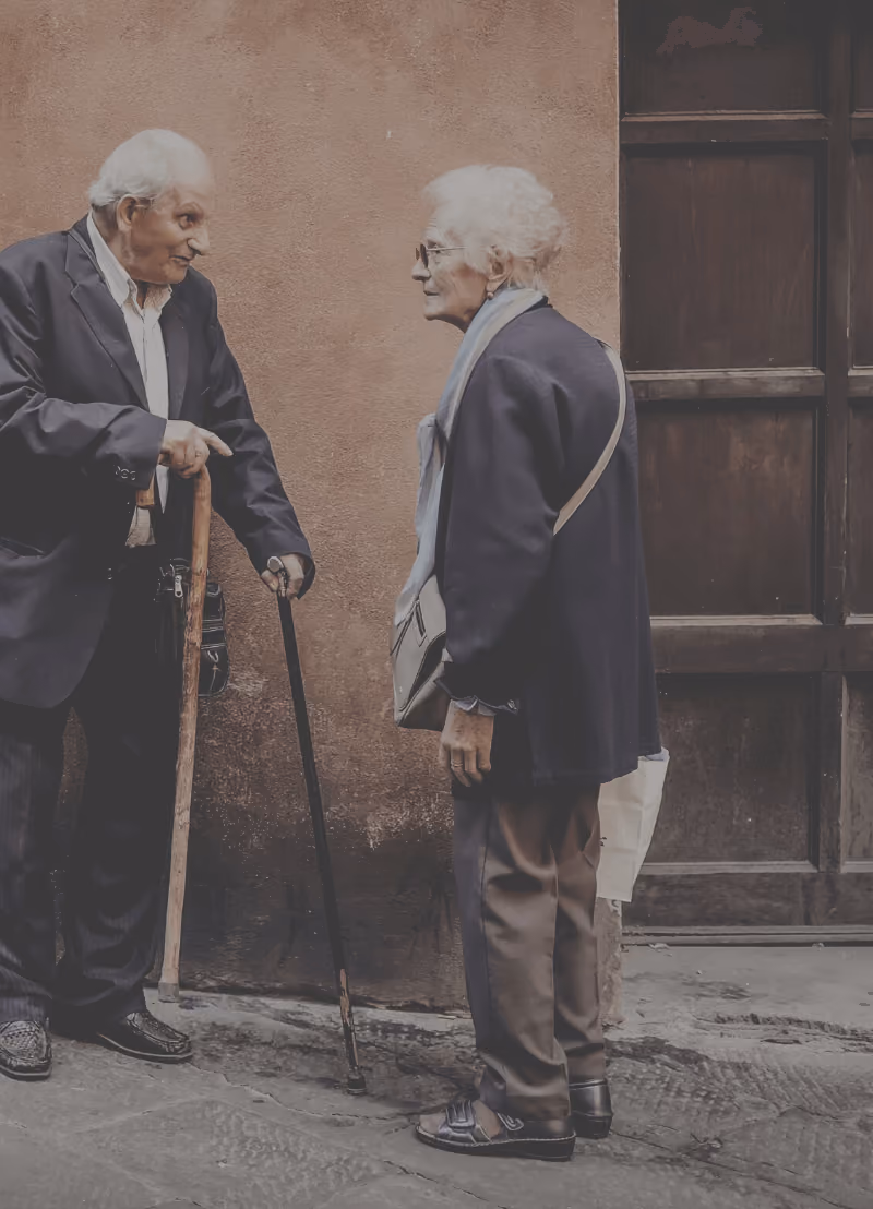 Volgens sommige Japanse legenden werden ouderen naar een berg gebracht om daar in alle rust te sterven. Hun tegenhangers bij de Vikings zouden zich zelfs van kliffen gooien wanneer ze niet meer konden bijdragen aan de groep. Die praktijken kennen wij gelukkig niet, maar toch worden ouderen soms aanzien als een last. Klopt dat wel of hebben oude mensen wel nog hun nut? Professor agogiek Liesbeth De Donder zocht het voor ons uit.