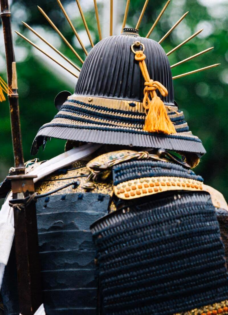 Je hebt ooit al wel van Samoerai gehoord: heldhaftige Japanse krijgers, gedreven door een code van moed en eer, die liever zelfmoord zouden plegen dan in de handen te vallen van de vijand. Maar... hoeveel is daar echt van waar? We doken samen met Japanoloog Andreas Niehaus (UGent) in de geschiedenis op zoek naar het ware verhaal!