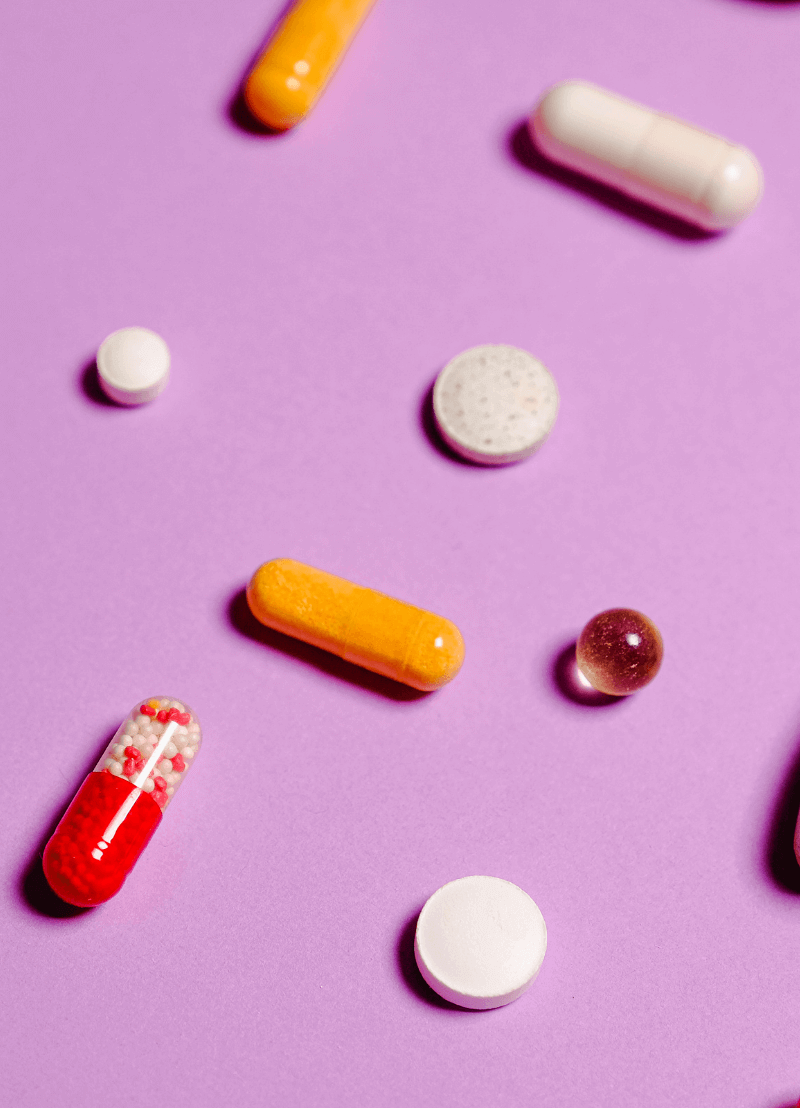 Meer energie, een verhoogde concentratie, een boost voor je immuunsysteem,... dat beweren multivitamine-supplementen voor je te doen. Maar... is dat wel zo? Prof. farmacologie Nina Hermans (UAntwerpen) vertelt je meer!