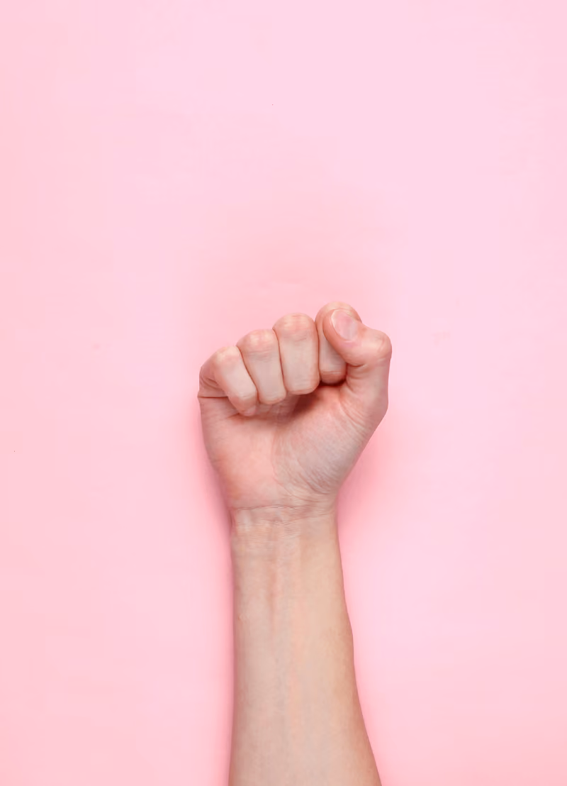 Gelijke rechten voor mannen en vrouwen. Het klinkt vanzelfsprekend in 2021, maar is het dat ook? Of moeten vrouwen nog steeds een beetje harder hun best doen? Aan het woord een vrouw: Petra Meier, policologe en gender experte aan de Universiteit van Antwerpen. 