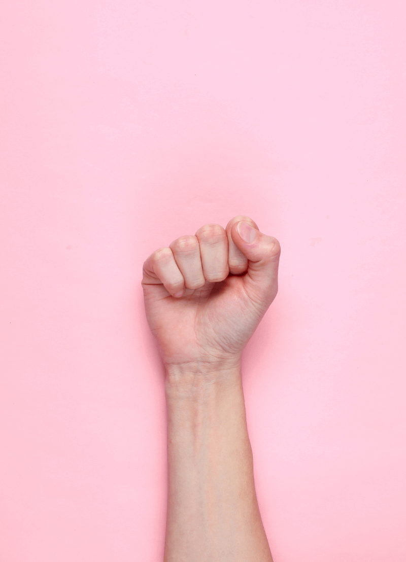 Gelijke rechten voor mannen en vrouwen. Het klinkt vanzelfsprekend in 2021, maar is het dat ook? Of moeten vrouwen nog steeds een beetje harder hun best doen? Aan het woord een vrouw: Petra Meier, policologe en gender experte aan de Universiteit van Antwerpen. 