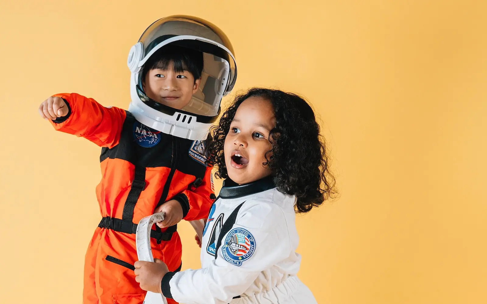 Two children breaking heternormativity while playing