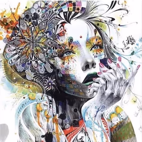 Retrato abstrato e colorido de uma mulher com padrões complexos e desenhos florais no rosto e na mão.