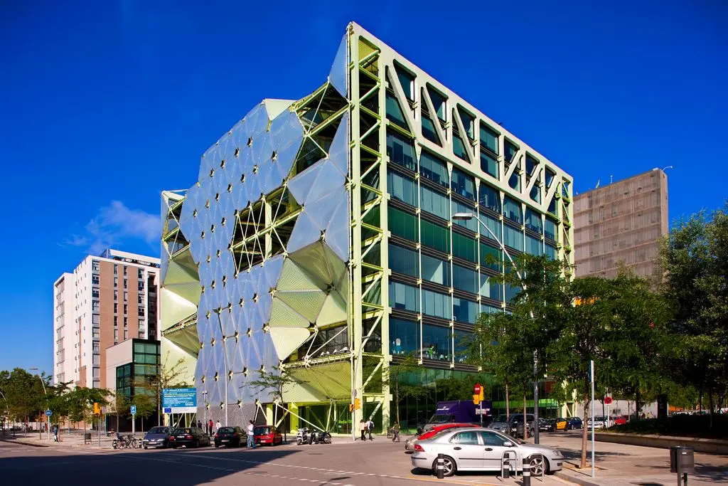 De usar IA a pensar con IA: el ciclo que lanzamos con Barcelona Activa