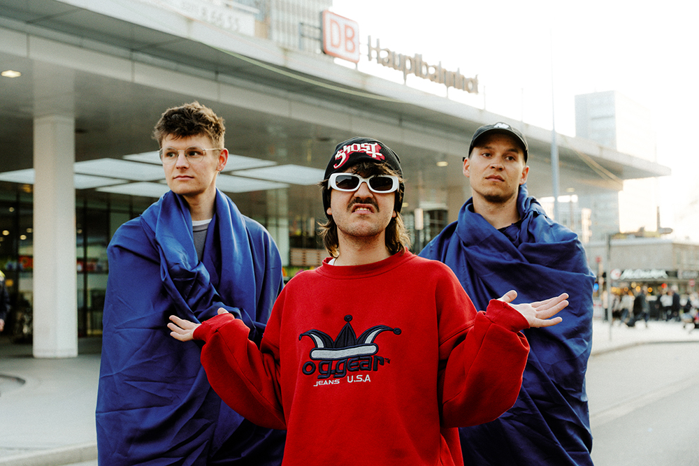 Am 17. Juni. spielt um 15 Uhr das Electro-Pop-Trio am Essener Hautbahnhof ein kostenloses Open-Air-Konzert.