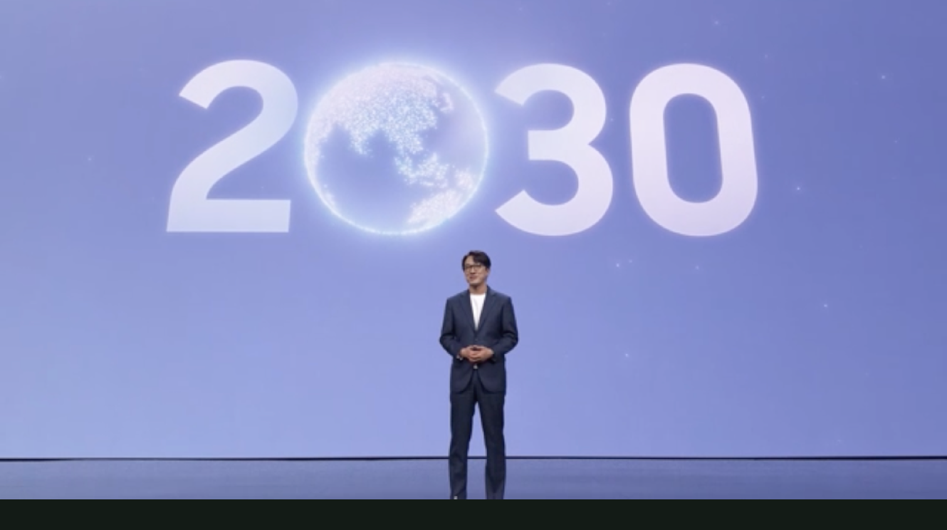 On voit le PDG de Samsung parler des engagements de la marque.