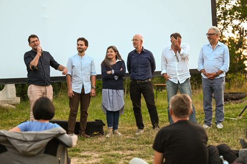 Stürmische Premiere von "Zu neuen Ufern"