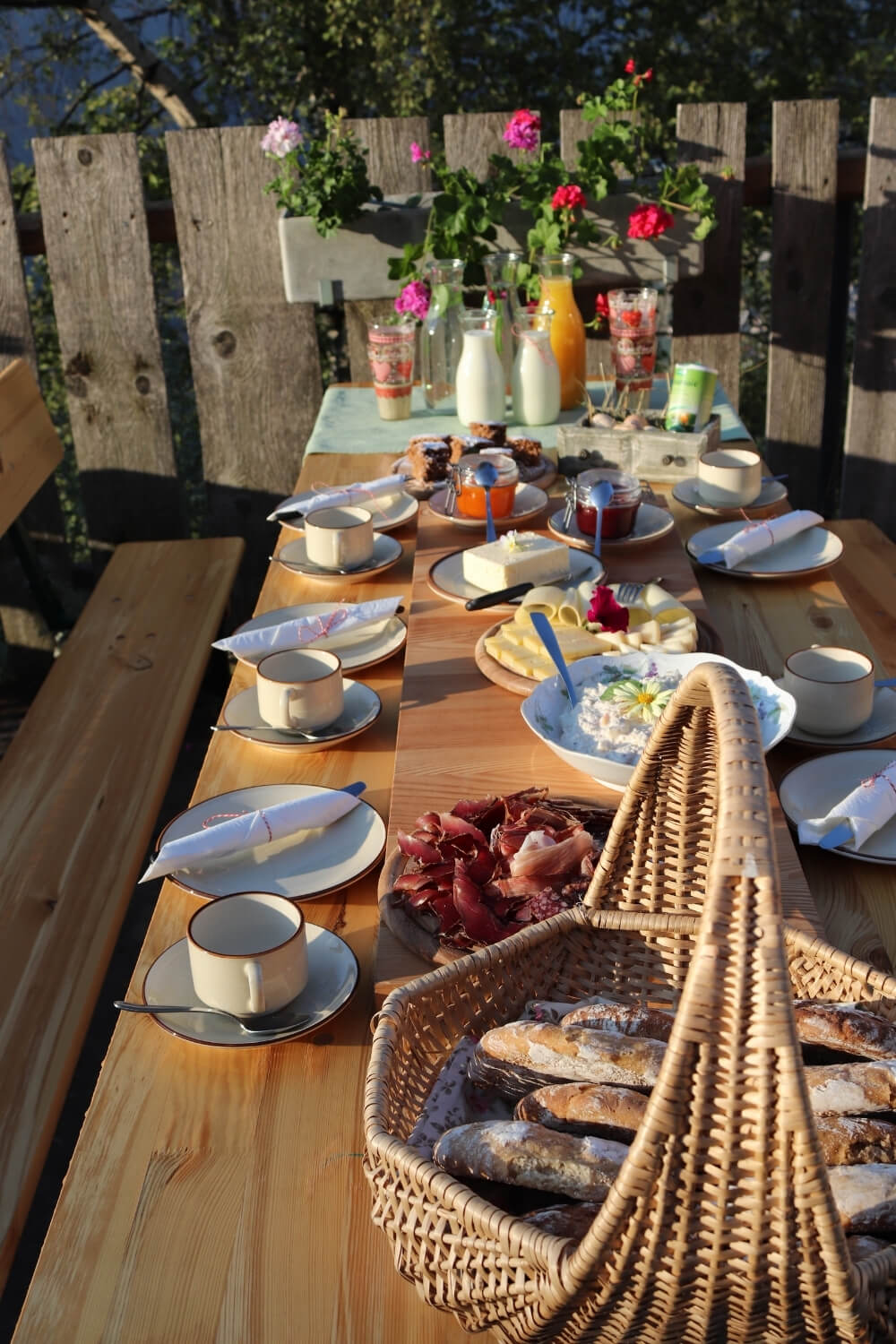 Urlaub auf dem Bauernhof, Taufers, Taufers im Münstertal, Hofschank, Köstlichkeiten, Traditionsgerichte Südtirol, hofeigene Produkte, eigene Herstellung, Auszeit, Tradition, Bergbauernhof, Südtiroler Spezialitäten, Schweizer Spazialitäten, Kulinarik, Genuss, Südtiroler Kulinarik, Südtiroler Gastronomie, Gaumenschmaus, Lebensmittel aus Südtirol, Ziegenkäserei, Hausgemachte Köstlichkeiten, Urige Hofschank