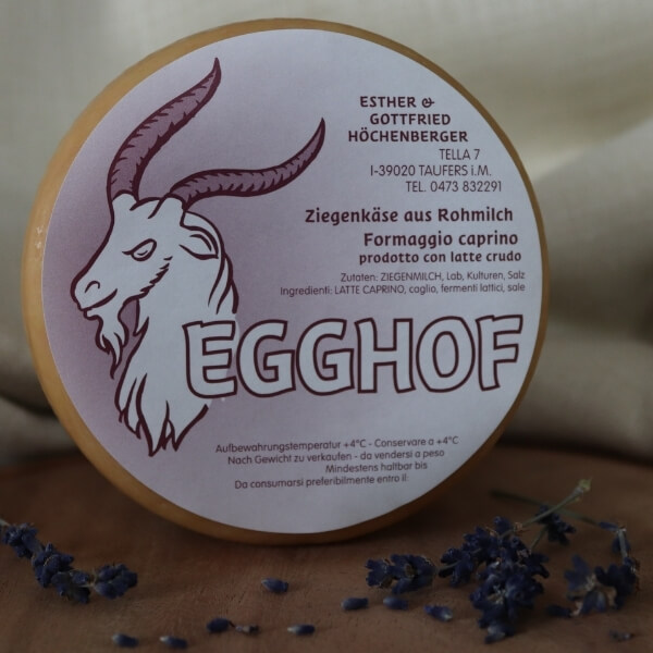 Ziegenkäse, eigene Produktion, eigene Herstellung, Bergbauernmilch, frische Bergbauernmilch, Bergbauernhof, Tadition, Feinschmecker, Südtiroler Spezialitäten, Schweizer Spezalitäten, Lebenmittel aus Südtirol, Ziegenkäserei, Käserei Südtirol, hofeigene Produkte Egghof handgemacht tradition Esther Höchenberger Taufers im Muenstertal Vinschgau Südtirol