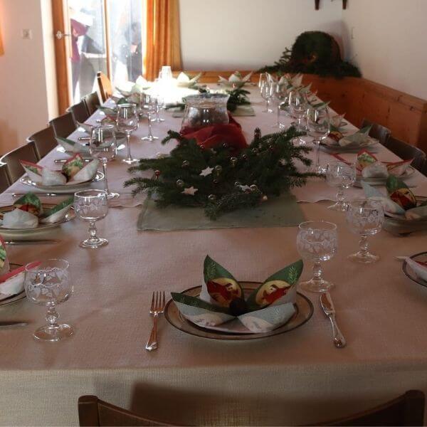 Südtiroler Spezialitäten, Schweizer Spezalitäten, Lebenmittel aus Südtirol, Ziegenkäserei, Käserei Südtirol, hofeigene Produkte 6) Erbhof Wappen Erbhof, Egghof, Taufers, Taufers im Münstertal, Tradition, Südtirol, Erbhof in Taufers im Münstertal, Generationen, Bergbauernhof, Familienwappen, Bergbauernhof Vinschgau, Erbgeschichte, familiengeführt, familiengeführte Bauernhöfe, älteste Bauernhöfe in den Alpen, Bauernhof im Alpenraum 7) Familienfoto Familieneführt, Urlaub auf dem Bauernhof, Familienbetrieb, Taufers im Münstertal, Gastgeber, Tradition, Bergbauernhof, Urlaub im Obervinschgau, Ortlerregion, Nationalpark 8) Körbe Südtirol, Vinschgau, Heu, Heukörbe, Tragekörbe, Kiepe, Tradition Südtirol, Obervinschgau, Taufers im Münstertal, Schweiz 9) Abendrot Taufers, Taufers im Münstertal, Obervinschgau, Südtirol, Abendrot, Abendstimmumg, Wald, Berge, Sonnenuntergang, Sonnenuntergang in den Bergen, Abendrot in den Bergen, Urlaub auf dem Bergbauernhof, Panorama, Bergpanorama, Ausblick 10) Aussicht Winter Taufers, Taufers im Münstertal, Südtirol, Obervinschgau, Ferienregion Obervinschgau, Schweiz, Winter, Winterlandschaft, Aussicht, Bergpanorama, Berge, schneebedeckt, Ortler, Ortlerregion, Nationalpark Stilfserjoch, Stilfserjoch, Sonnenschein, Wintertag, sonniger Wintertag, Urlaub auf dem Bergbauernhof 11) Aussicht Taufers, Taufers im Münstertal, Südtirol, Vinschgau, Schweiz, Ortlerregion, Ortler, Berge, Aussicht, Ferienregion Obervinschgau, Sommer in Südtirol, wandern im Vinschgau, wandern im Obervinschgau, Nationalpark Stilfserjoch, Stilfserjoch 12) Ziegenfotos Südtirol, Taufers im Münstertal, Bergbauernhof, Bauernhof, Tiere auf dem Bauernhof, Urlaub auf dem Bauernhof, Ziegen, Babyziegen, Stall, Ziegenkäserei, hofeigene Ziegenkäserei, Bergbauernmilch 13) Fotos mit Lämmern Urlaub auf dem Bergbauernhof, Taufers, Taufers im Münstertal, Schweiz, Ferienregion Obervinschgau, Südtirol, Bauernhof, Bergbauernhof, Lamm 14) Zimmer Ferienwohnung Ferienwohnung Taufers, Ferienwohnung in Südtirol, Ferienwohnung im Obervinschgau, Ferien im Ortlergebiet, Urlaub im Ortlergebiet, Urlaub in den Bergen, Urlaub auf dem Bauernhof, Urlaub auf dem Bergbauernhof, Holz, Holzmöbel, urig, Dachschräge, Urige Ferienwohnung, Uriger Hofschank, traditioneller Hofschank