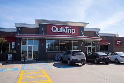 QuikTrip exterior photo.