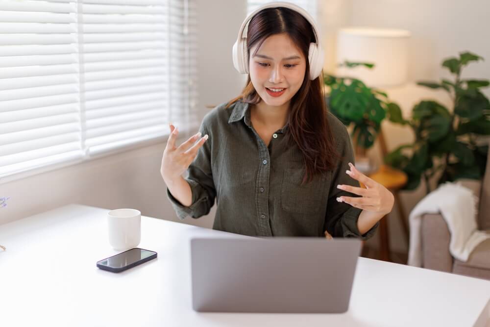 Synchronous online learning boosts student engagement and achievement