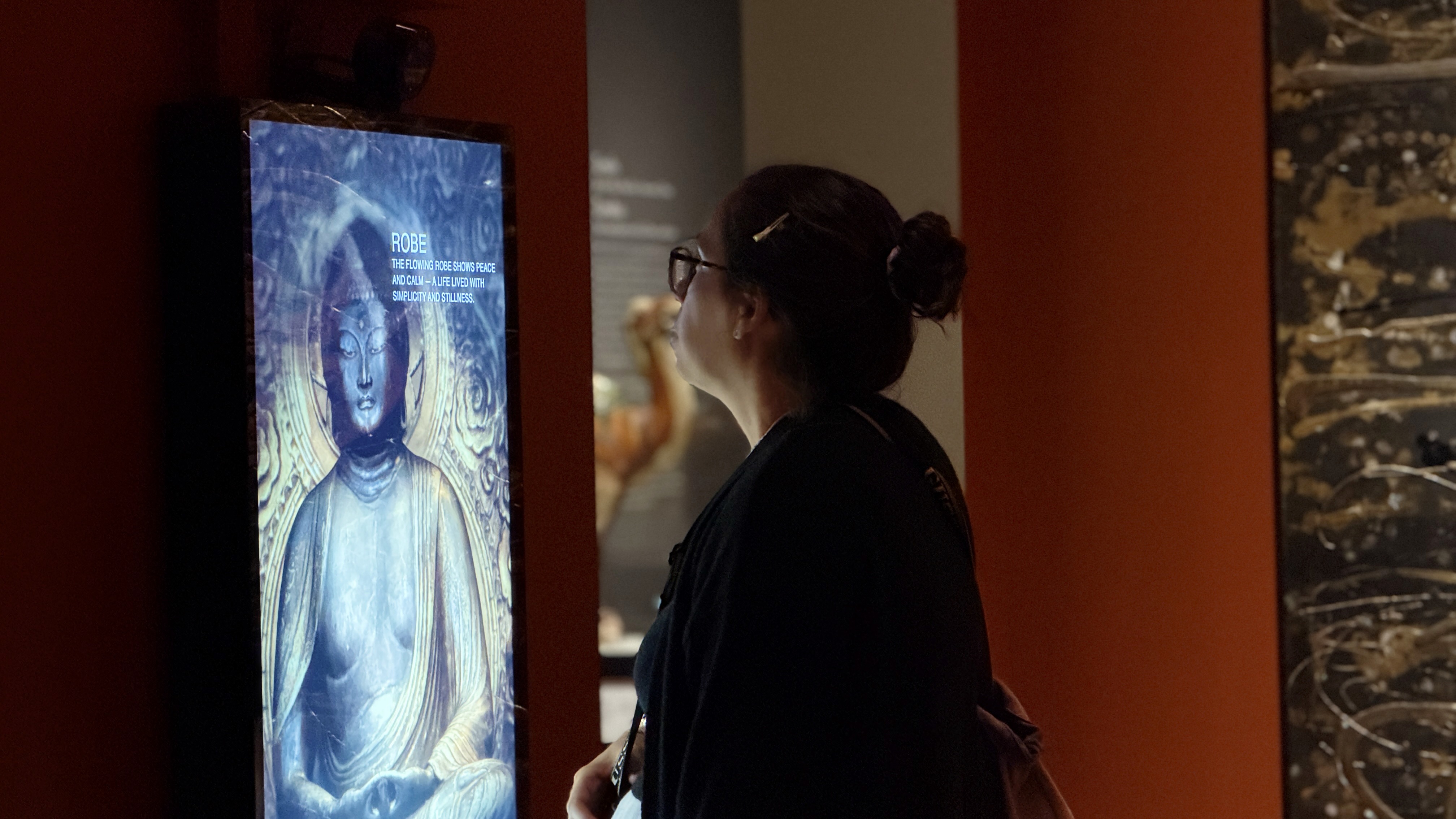 Learn mode: a visitor explores the Buddha's robe attribute — guided looking as a form of close reading.