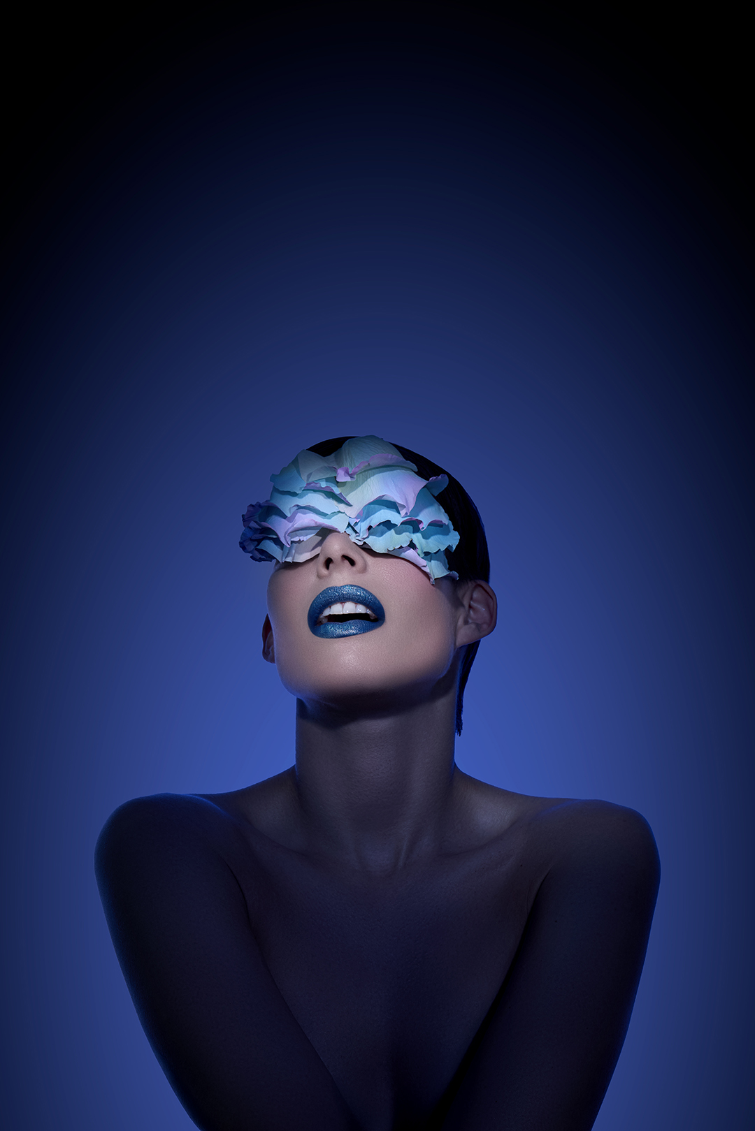 Dramatisches Beauty Make-up in Blau – Fotografin Zürich