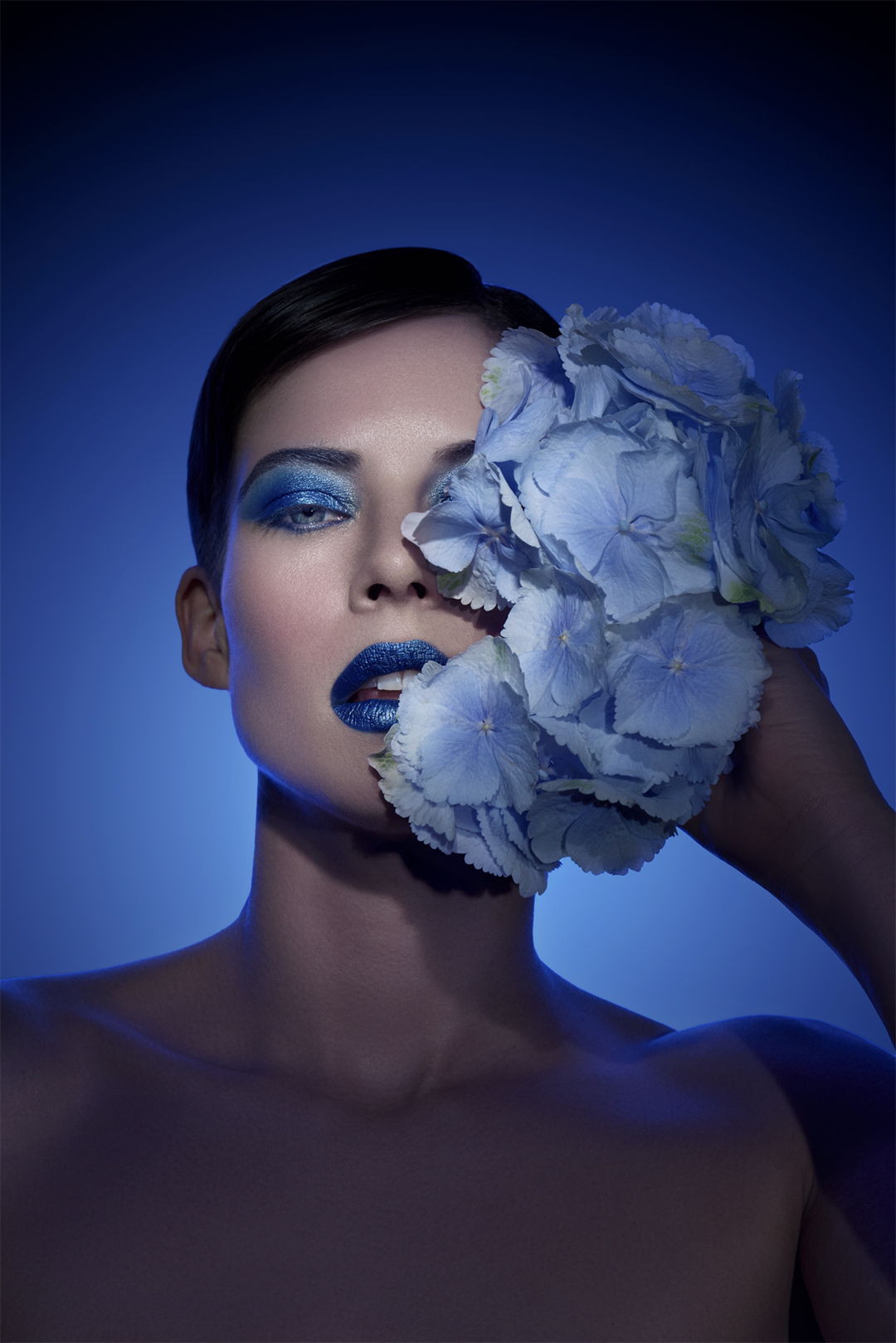 Beauty Portrait mit Hortensien-Blumenschmuck – Fotostudio Zürich