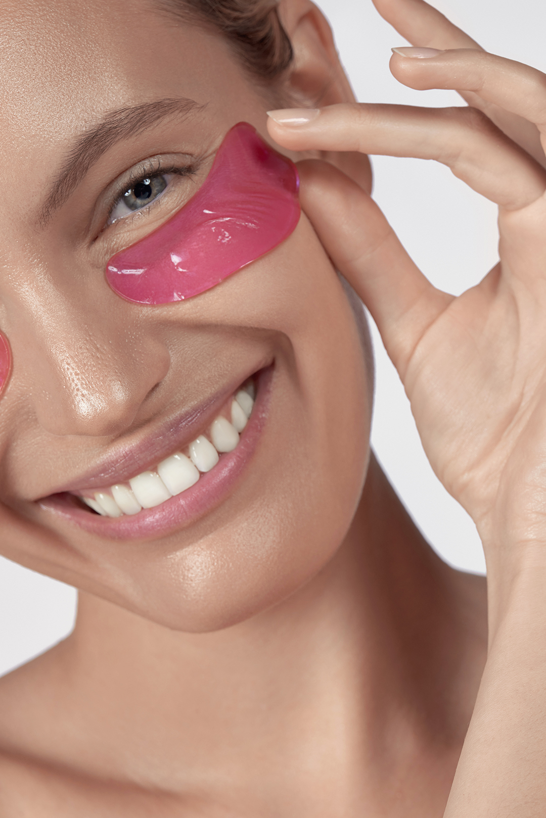 Skincare Beauty Portrait mit Augenpads – Fotografin Zürich