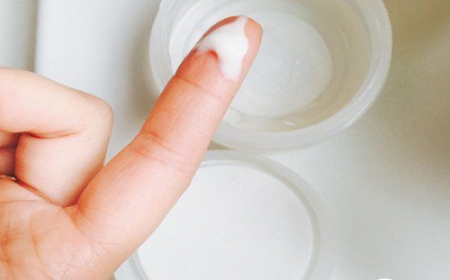 Vùng Kín Có Cặn Trắng