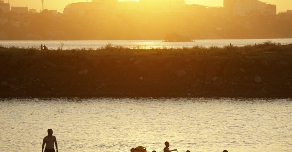 Mơ thấy tắm sông là điềm báo gì? Đánh con gì trúng lớn?