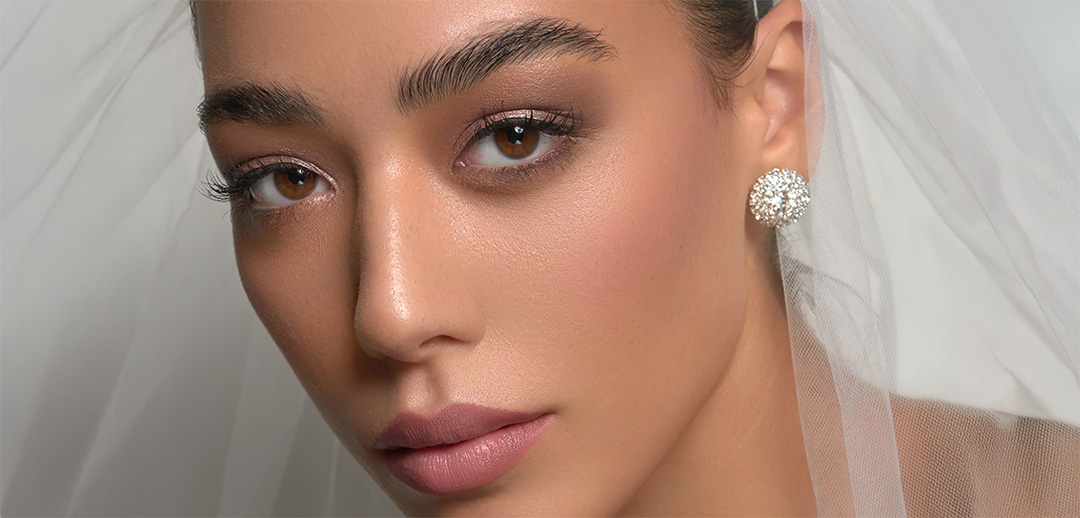 Elegantes Beauty Portrait einer Frau mit Braut Make-up – Fotoshooting Zürich für Frauen bei professioneller Fotografin Zürich