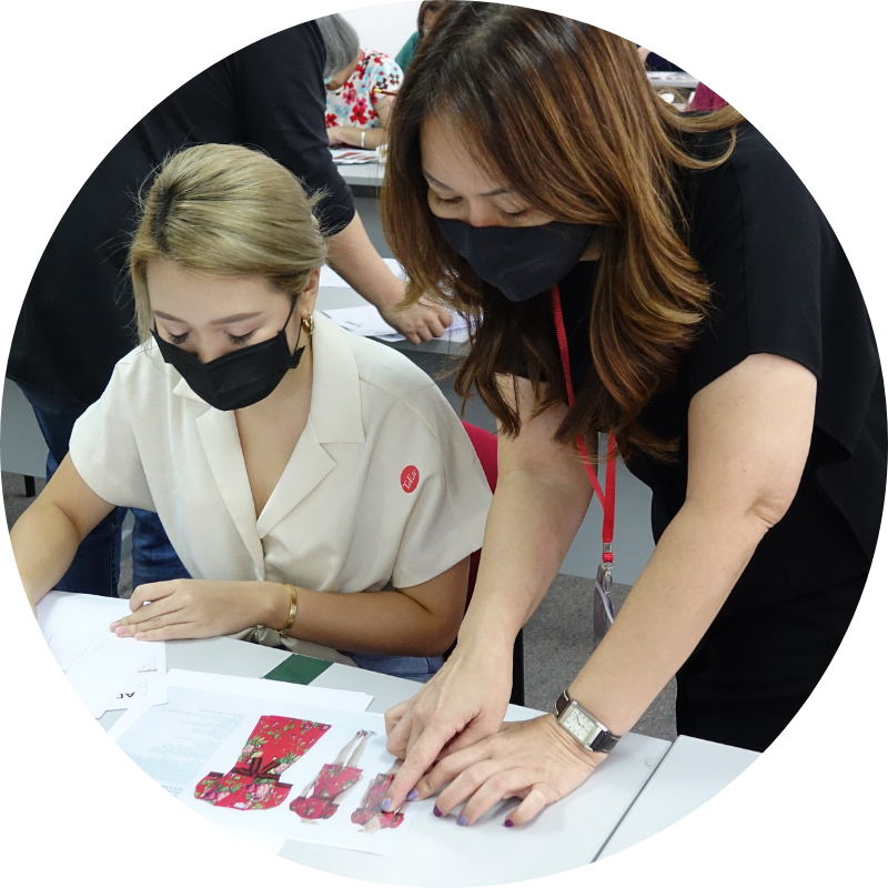 trainer advising a student