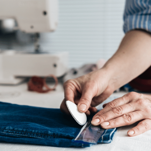 A student in TaF.tc's Fundamentals of Alteration Techniques learning the basics of alteration!