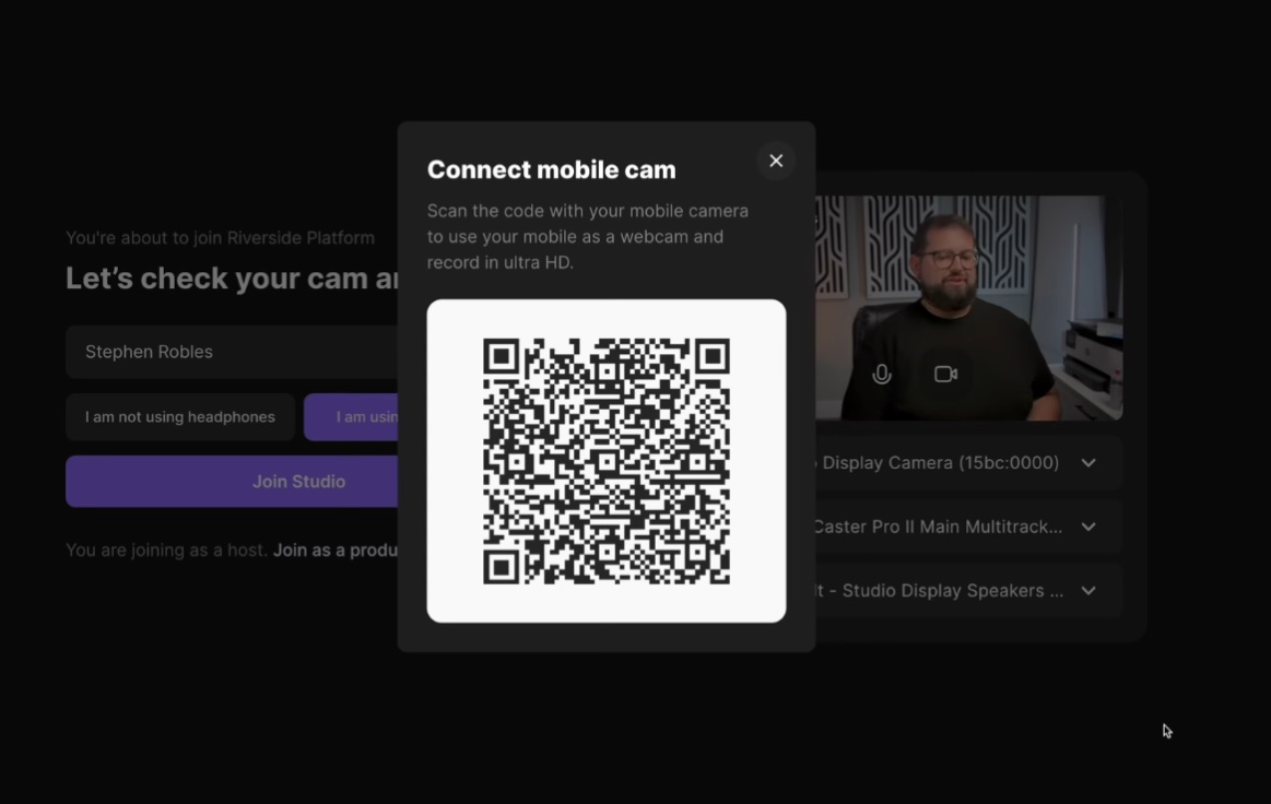 Scanning the code to connect your iPhone as a webcam on a PC