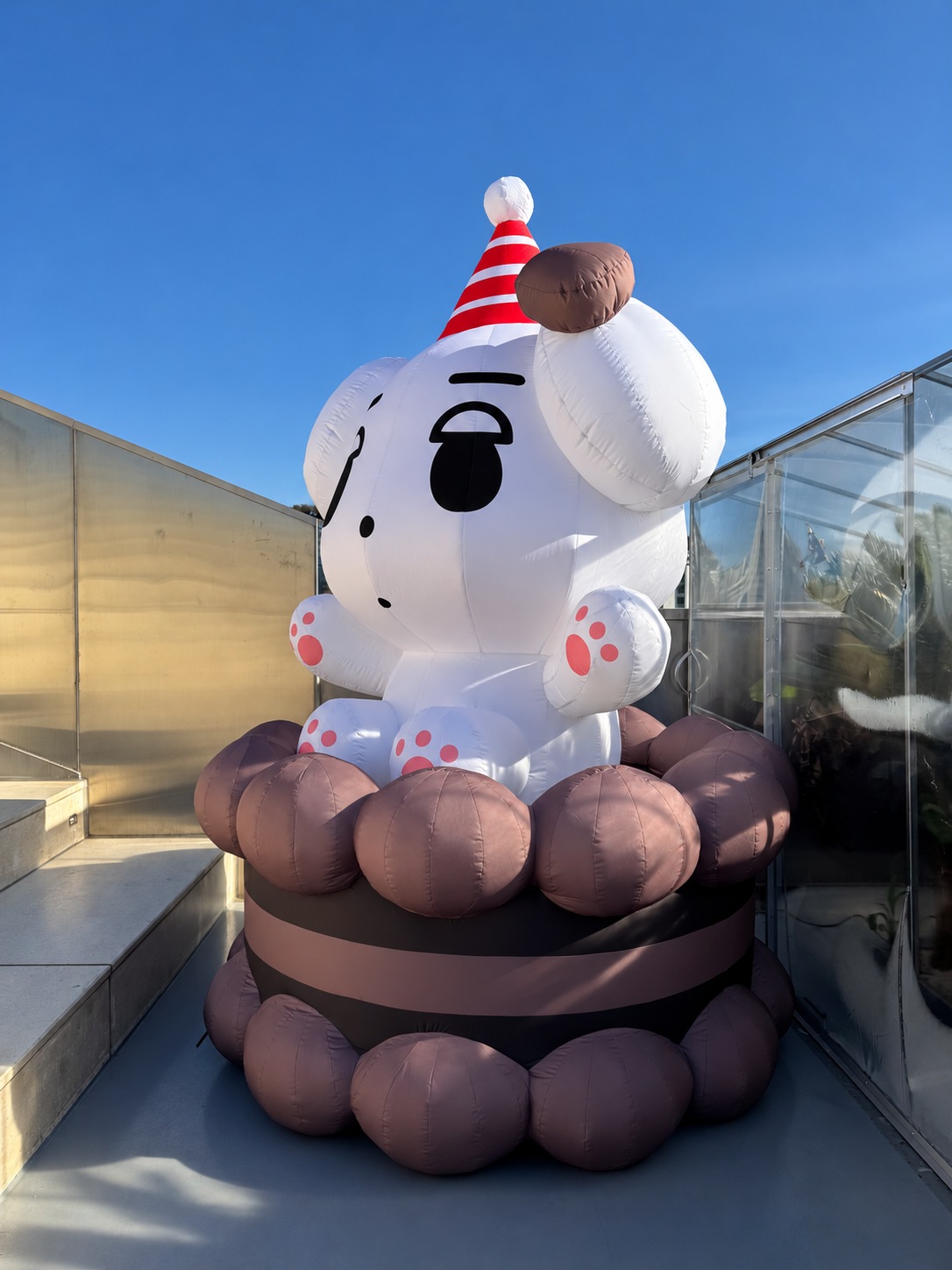 Illuminated inflatable · On-site 3