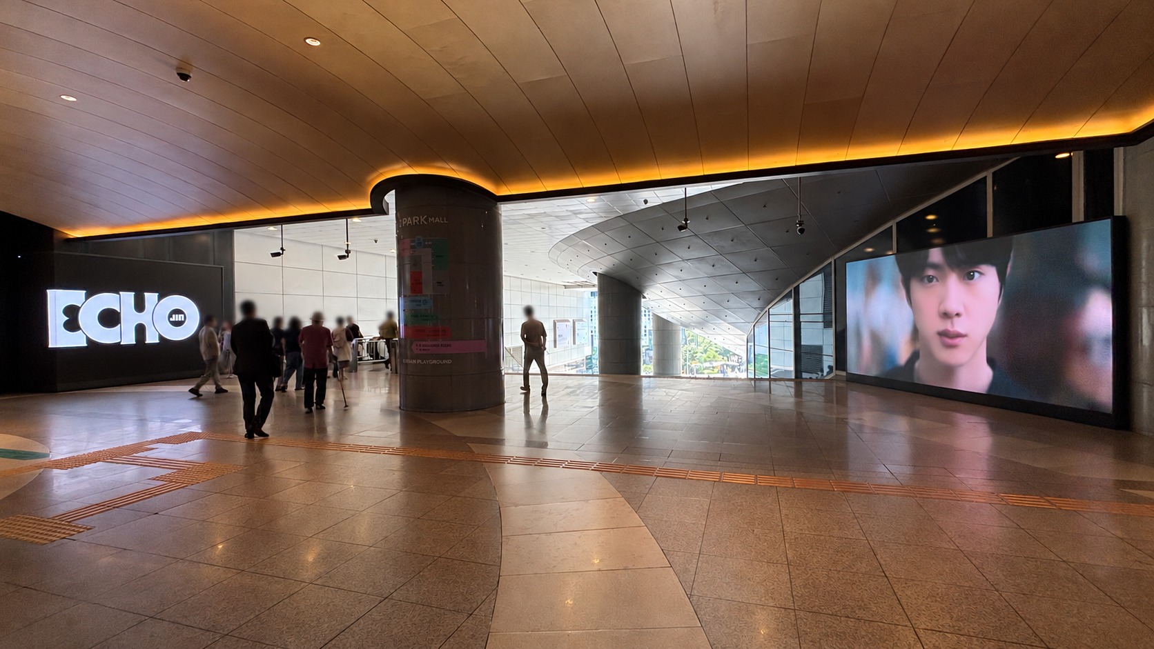 IPARK Mall 3F Sync Wall 1