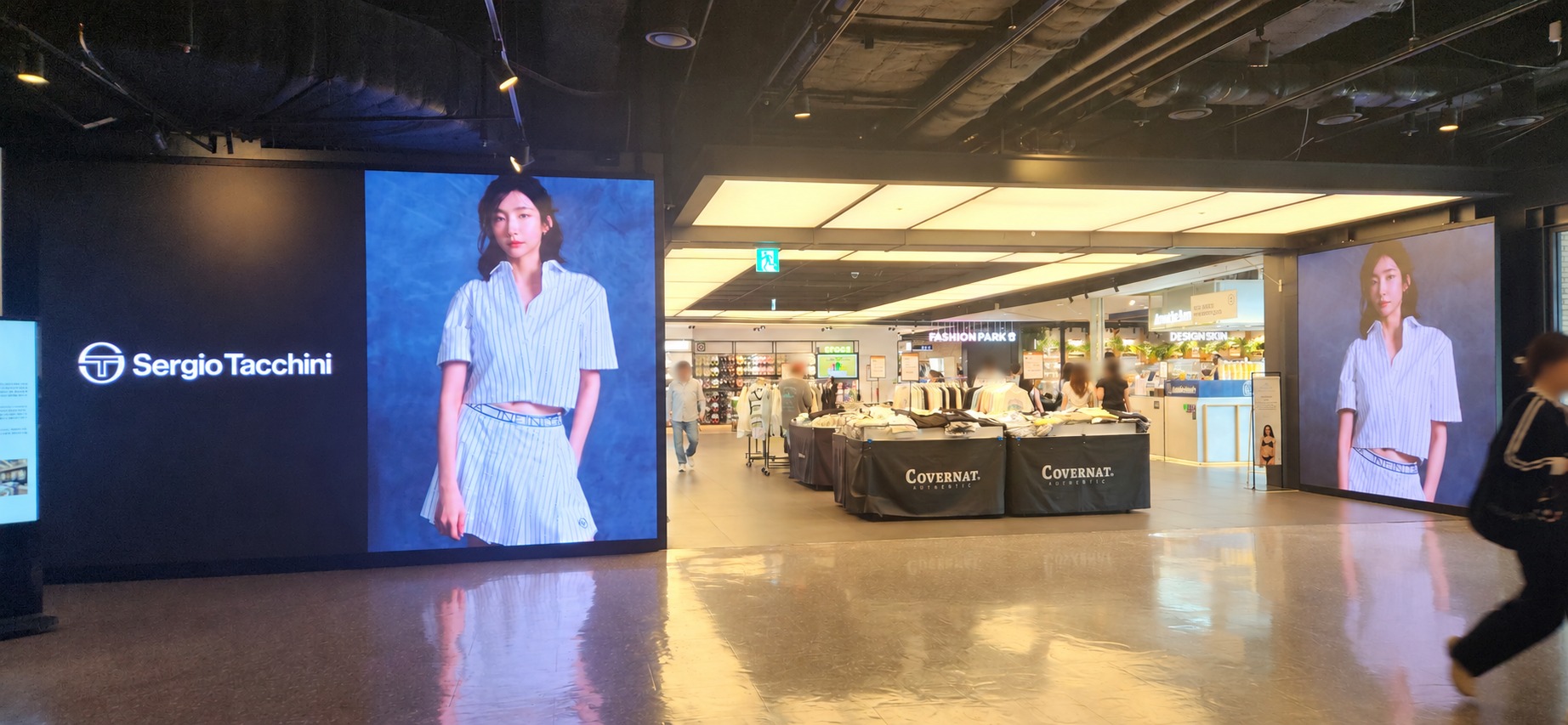 IPARK Mall 6F Cinema Sync Wall