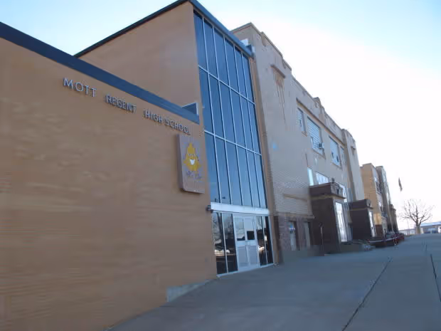 mott nd and regent nd high school