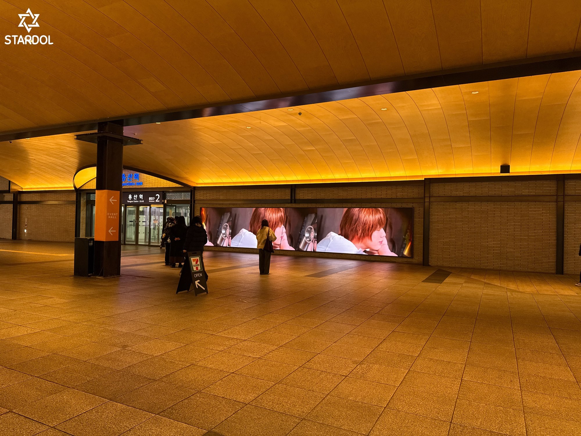 Connecting passage · beside exit 2 surrounding route