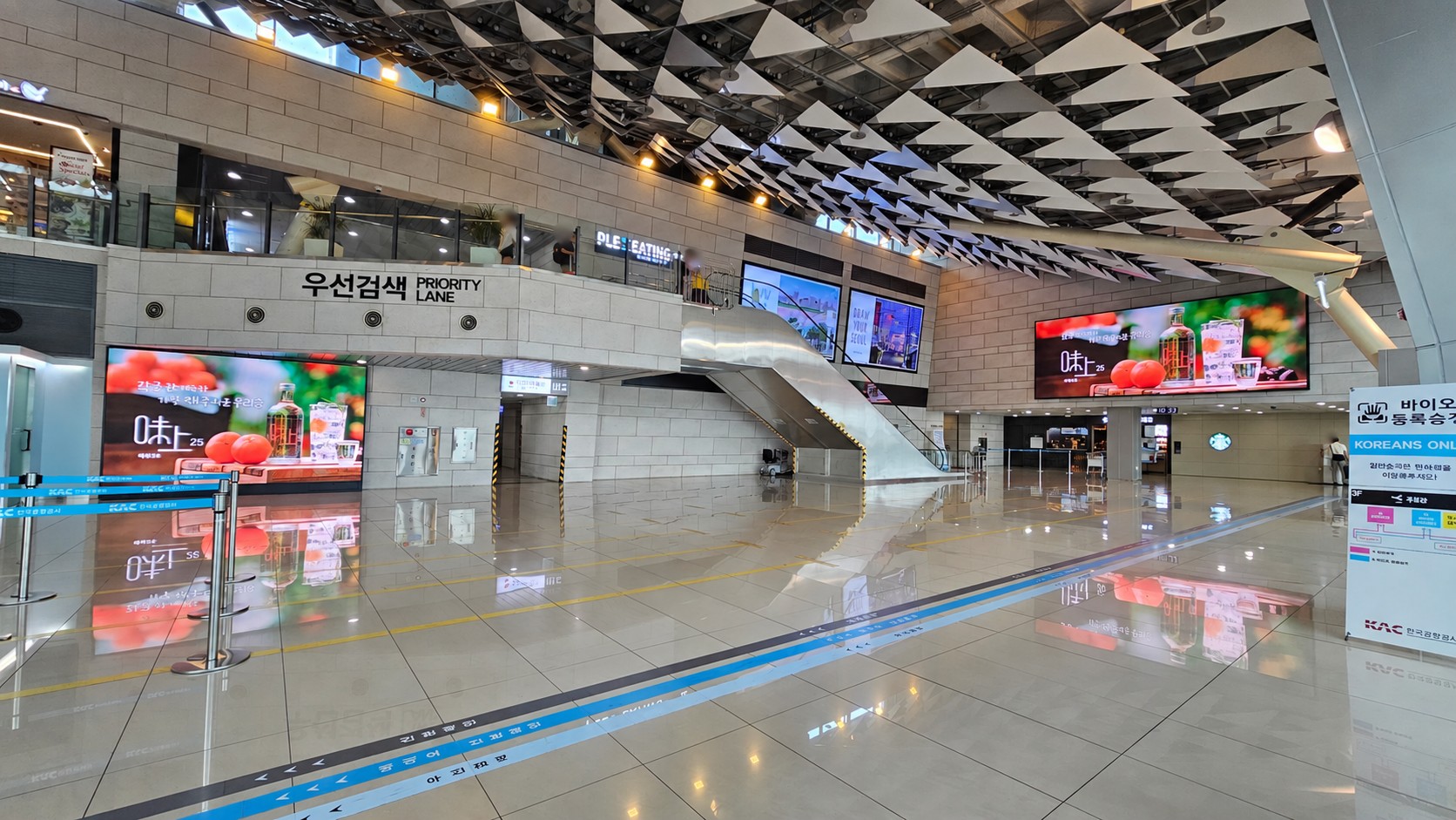 김포공항 국내선 3층 일반 대합실 디지털 와이드칼라 패키지 (DL-3-1) 현장 사진