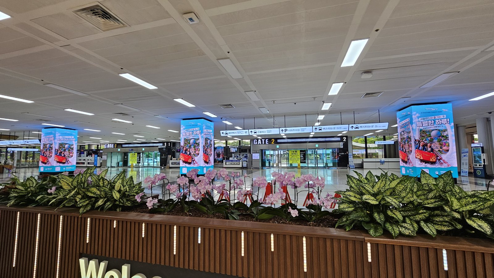 Gimpo Airport International · 1F Arrivals Public Hall · Pillar Package (IL-1-3) on-site photo 2