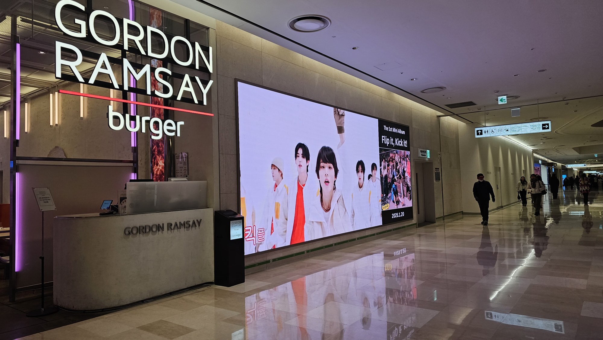 LOTTE WORLD MALL Art Canvas · On-site 2