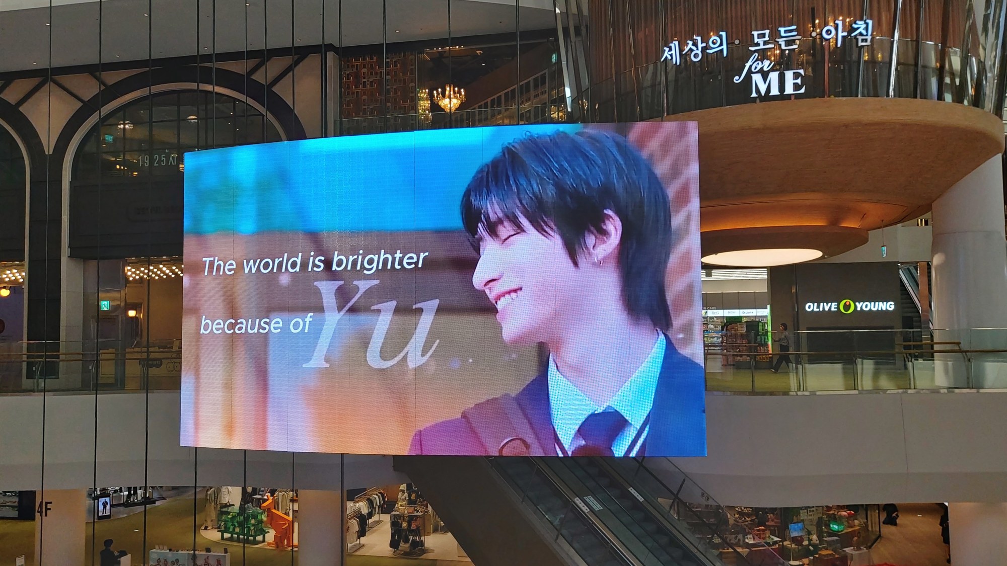 롯데월드몰 미디어 샹들리에 · 현장 04