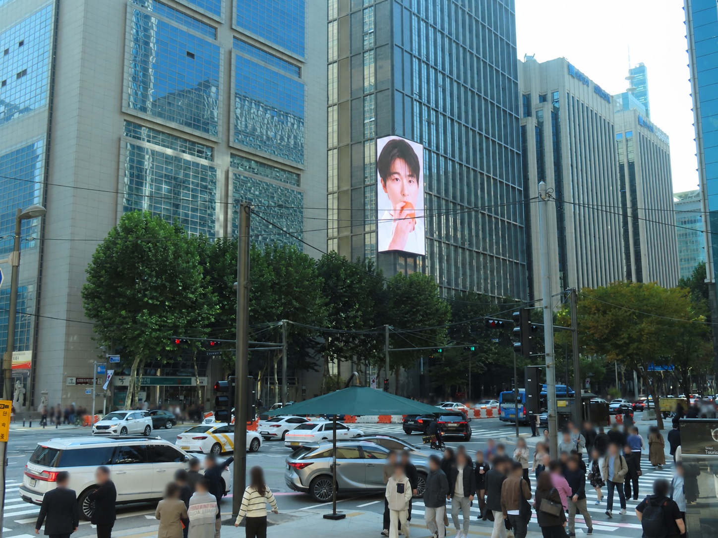 Samseong Station Luccen Tower · street view