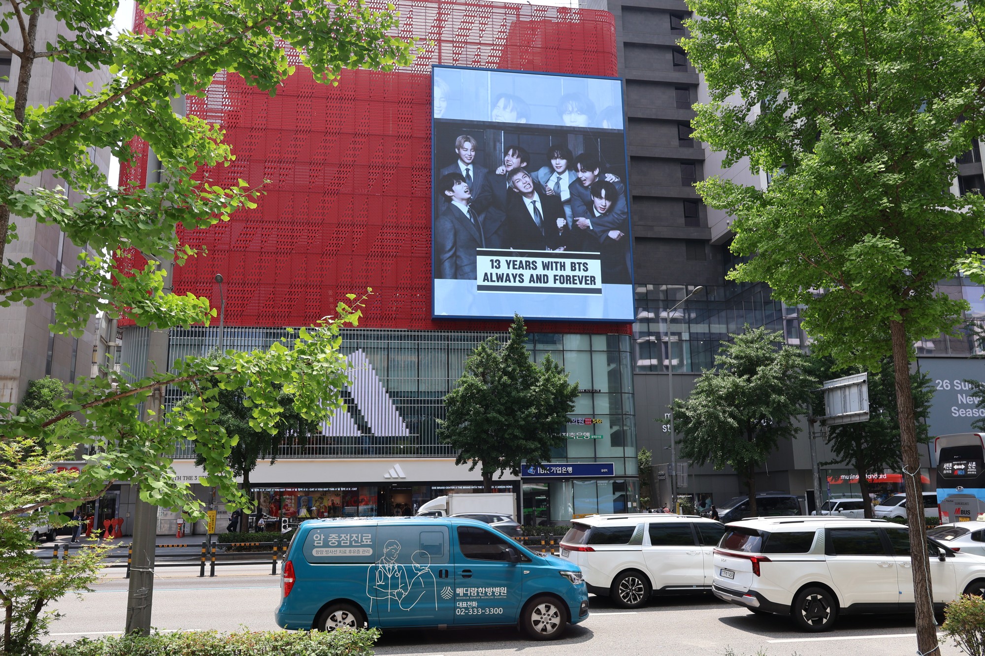 Hongik University Station Topline Tower · street view