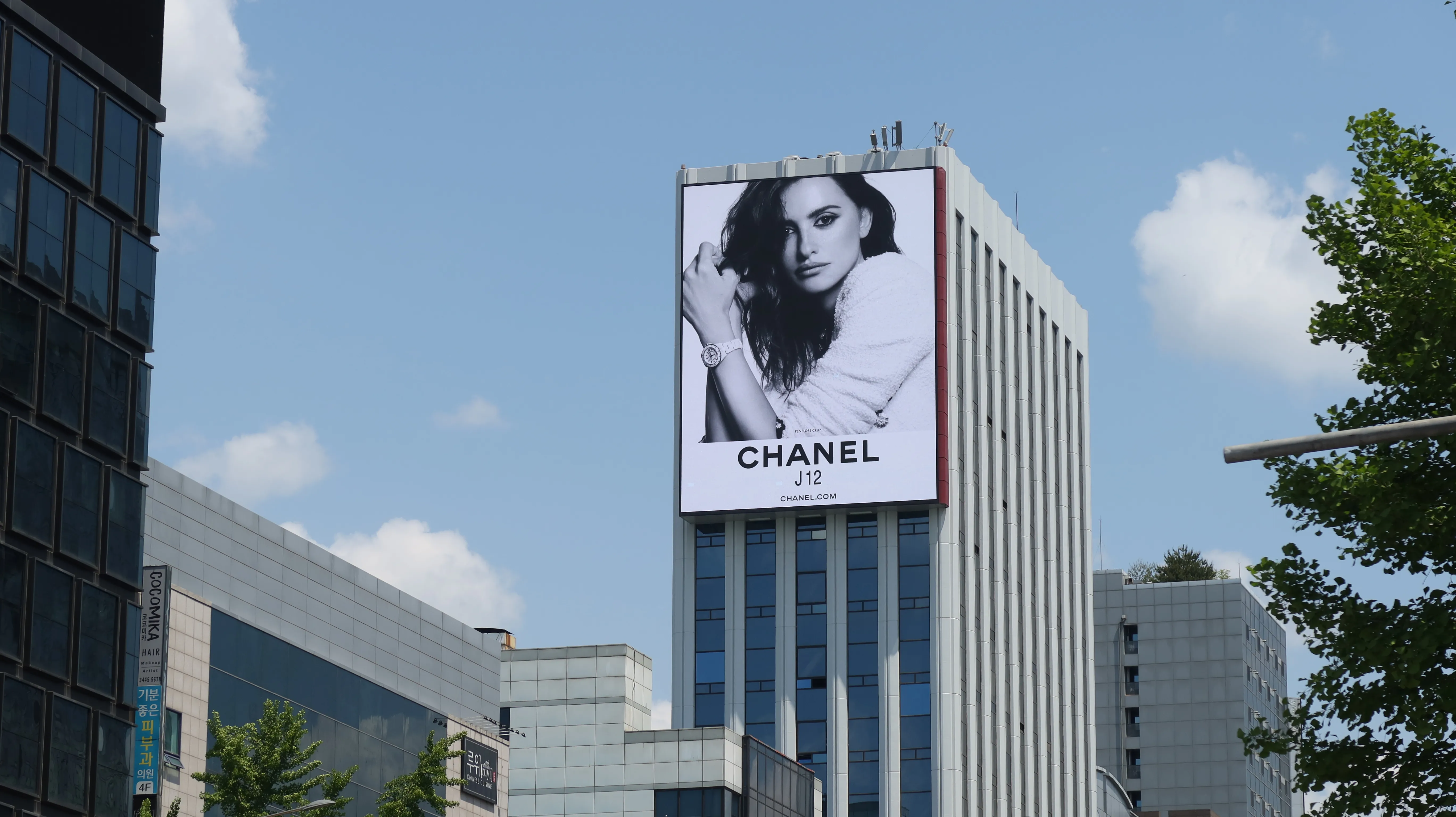 Dosan-daero Gangnam Building · CLOSE VIEW