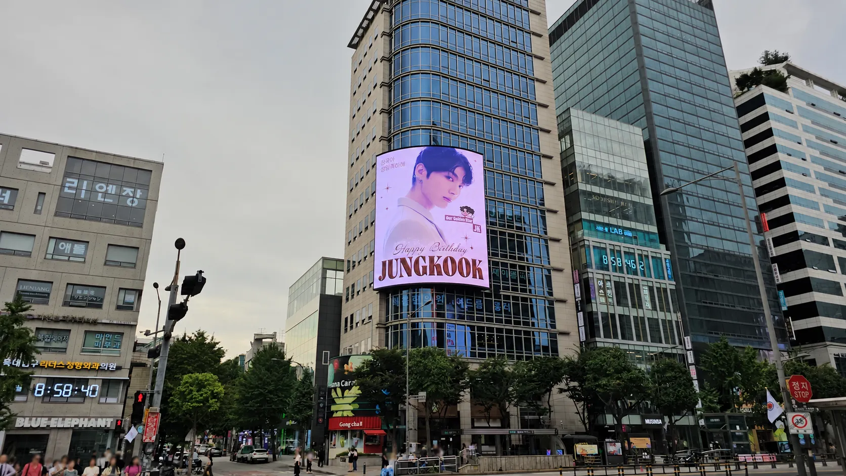 Hongik University Station Mirae Plaza · STREET VIEW