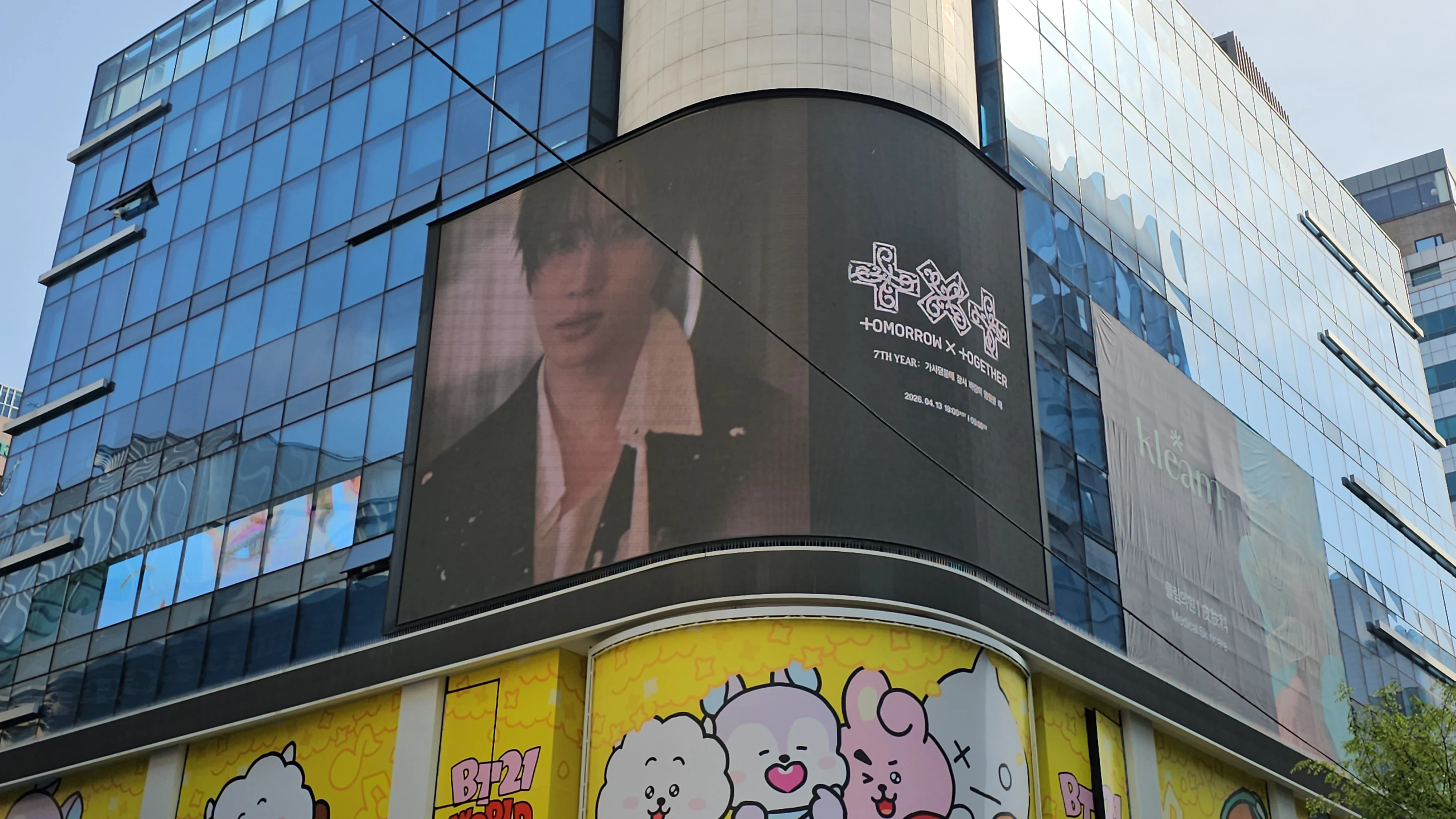 Myeongdong Digital Canvas · CLOSE VIEW